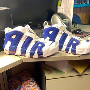 Worn once. Only defect:the strap on back detached.